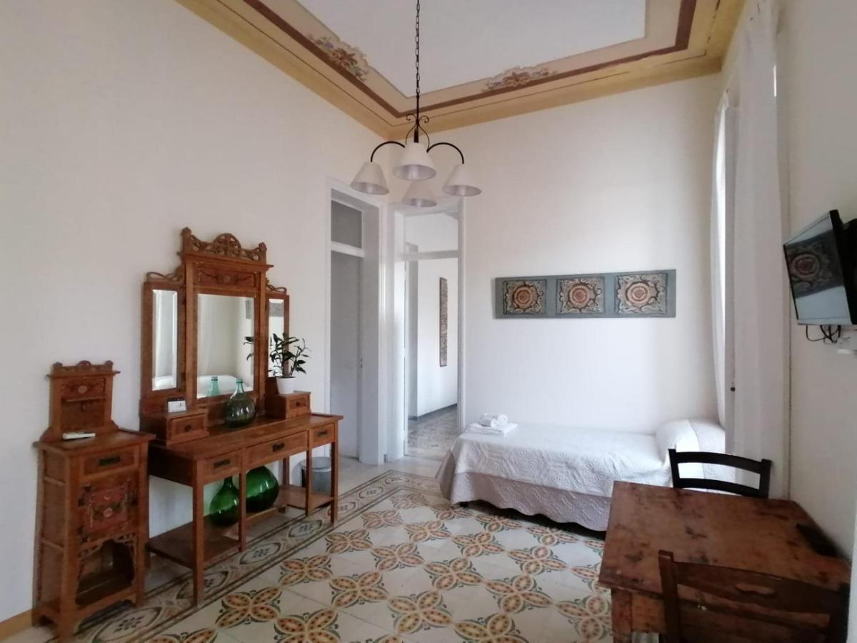Boutique Rooms And Breakfast Granveliero Trapani Exteriör bild